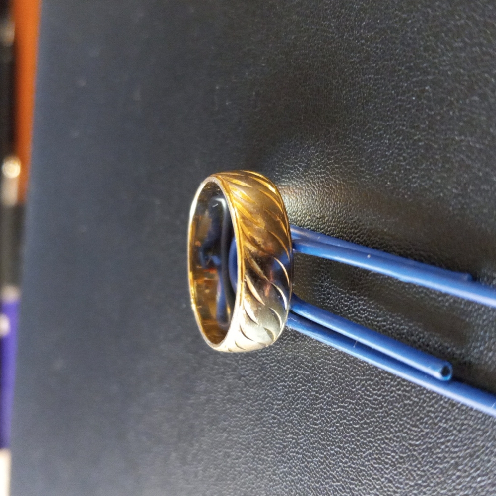 Gold ring size 7, 14k